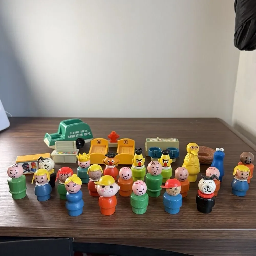 VTG Fisher Price Sesame Street Toys Little People Play Family Lot Wood Muppets